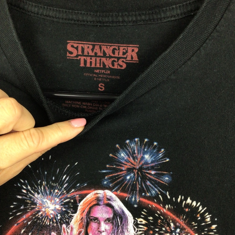 STRANGER THINGS T-Shirt Netflix Black Shirt Fireworks Graphic Small. - Picture 4 of 4